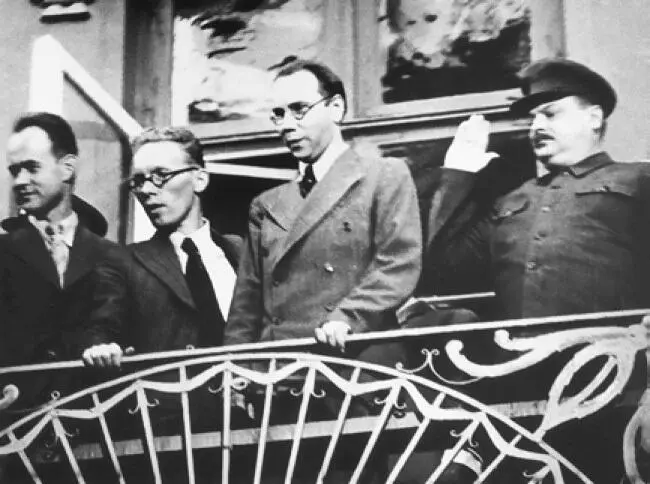Н Руус с лета 1940 г секретарь по пропаганде и агитации ЦК КПЭ Й - фото 20