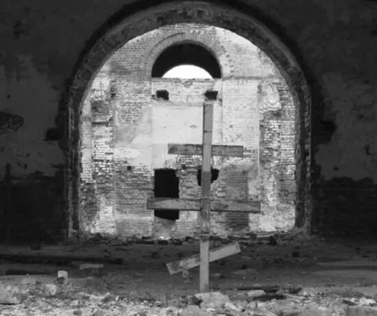 Рис 6 В полночь в середине мая 2002 года местная жительница Екатерина - фото 14