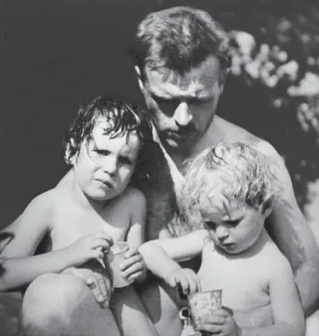 Герман Лиза и Вадим Лето 1921 года Ольга Вадим и Лиза 1923 год - фото 53