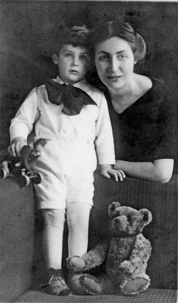 Дора Беньямин жена Вальтера и их сын Штефан 1921 Гёте в Веймаре Как обычно - фото 13