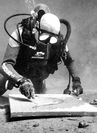 Один из первых подводных художников в мире Андре Лабан за работой на дне моря - фото 4