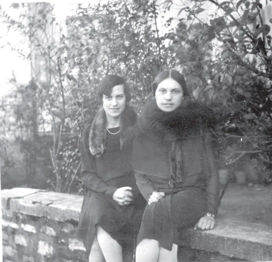 Беннигсен Марина слева и Анна дочери автора Франция 1922 г Беннигсен - фото 7
