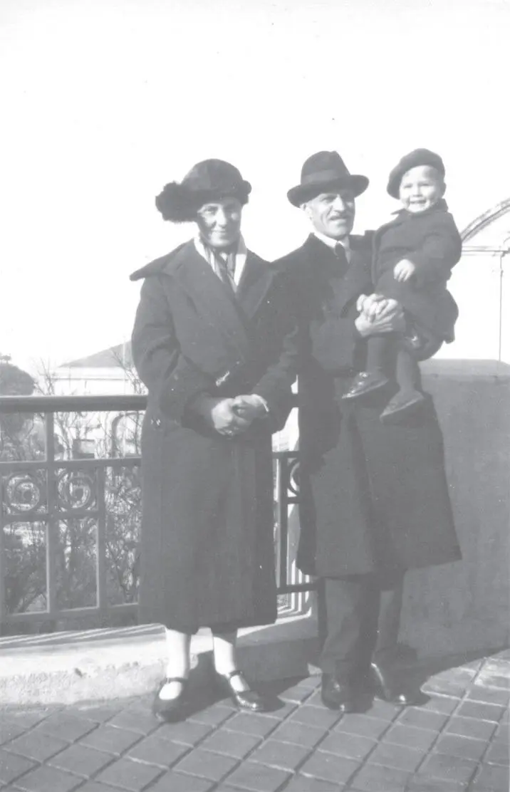 Беннигсен Эмм Павл жена Ек Платоновна и их внук Жорж Биарриц 1928 г - фото 10