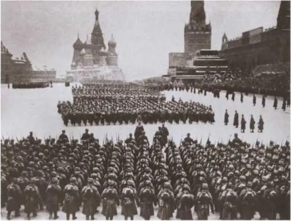 Парад на Красной площади 7 ноября 1941 года Москва военная Ни - фото 17
