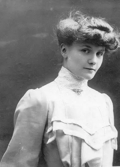 Л Савицкая в начале 1900х гг Обложка стихотворного сборника К Бальмонта - фото 5