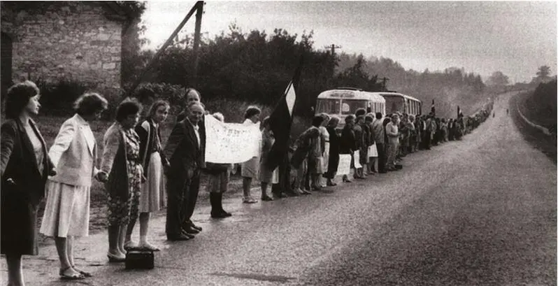 Акция протеста Балтийский путь 1989 Latvijas Okupacijas Muzejs Балтийский - фото 300