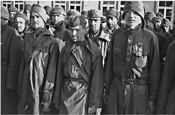 Пленные красноармейцы в Маутхаузене в 1941 г Пленные красноармейцы в - фото 26