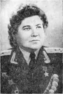 ТОНЯЕе звали просто Тоня И тогда когда она была рядовой летчицей и когда - фото 82