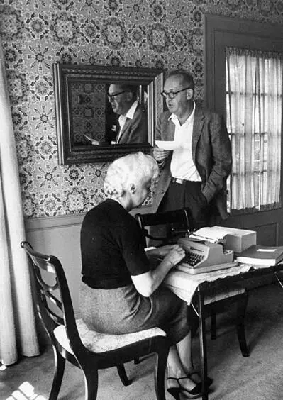 Владимир и Вера Набоковы 1958 год Фото Карла Майданса Carl MydansThe LIFE - фото 3