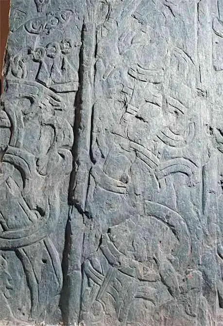 Фрагмент каменного креста эпохи викингов из церкви Андреас на острове Мэн В - фото 95