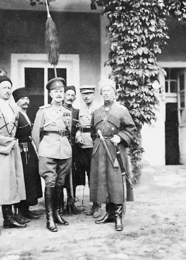 В Кавказской туземной дивизии Слева направо князь Д П Багратион Л - фото 17