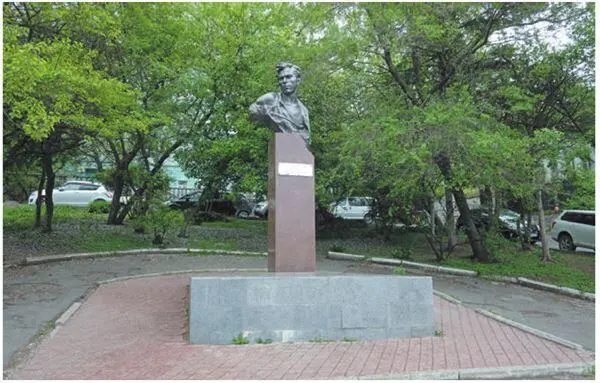 Памятник Виталию Баневуру в 2018 году Табличка на памятнике Виталию Баневуру - фото 38