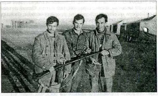 Пустынный батальон слева направо ЛАндреев Шурик Липаппнков и Леха Никулин - фото 4