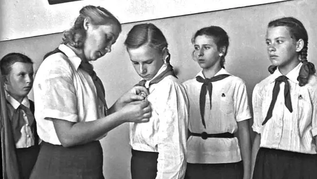 Прием в пионеры 1940 год Пионерская агитбригада 30е годы Отряд - фото 10