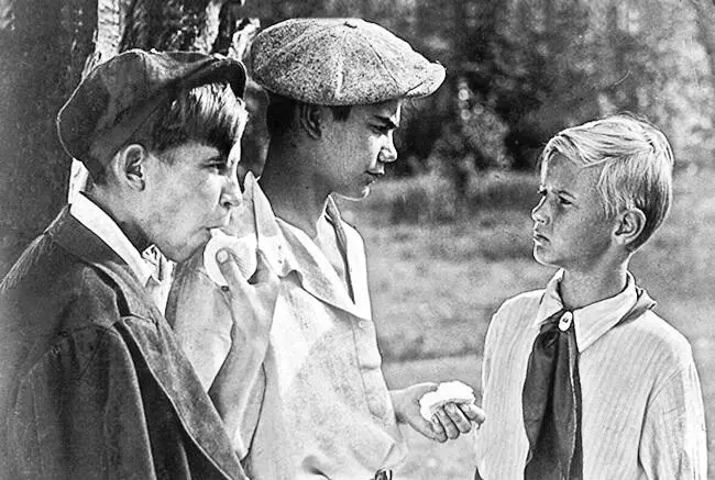 Кадр из фильма Тимур и его команда 1940 год Кадр из фильма Тимур и его - фото 29