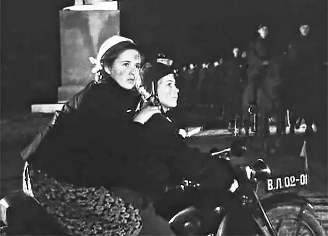 Кадр из фильма Тимур и его команда 1940 год Кадр из фильма Тимур и его - фото 31
