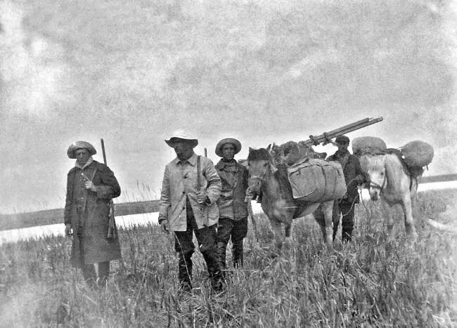 Геологи 1933 год На таких вездеходах геологи ездили в окрестностях будущего - фото 42
