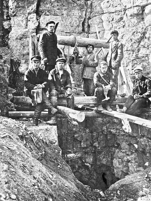 Участники геологической партии института Водно и инженерногеологические - фото 47