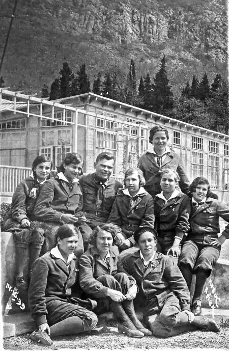 Пионеры в Артеке 1939 год Четвертый блиндаж Колька и Васька соседи - фото 65