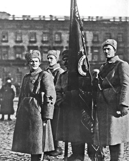Выпускники курсов командиров Красной Армии Петроград 1919 год Дальние - фото 72
