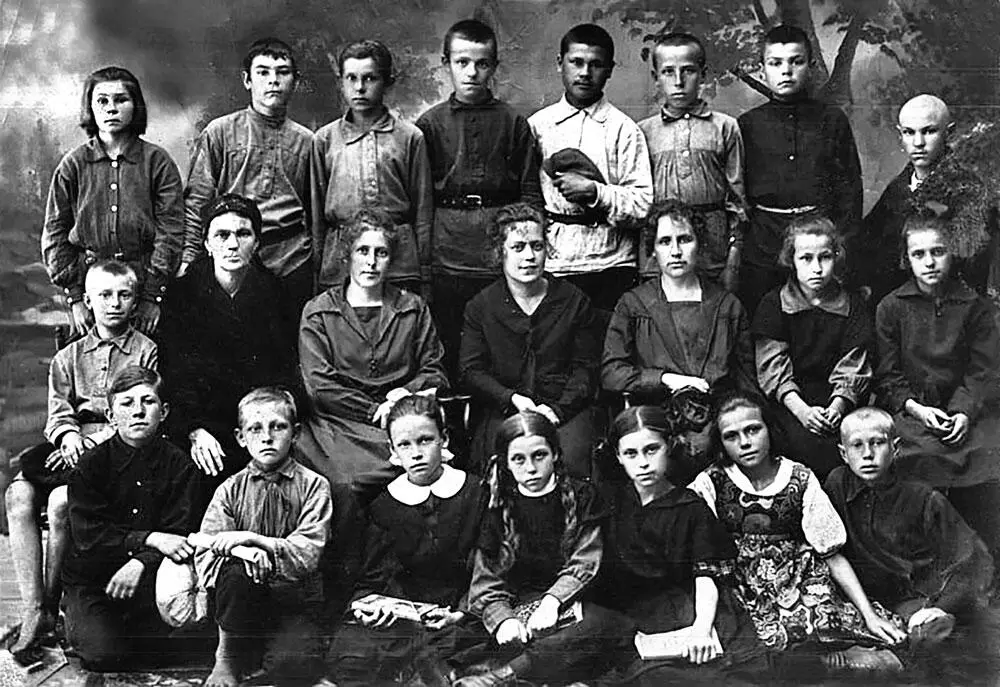 Младшие школьники в сельской школе Школьники начало двадцатых годов - фото 33