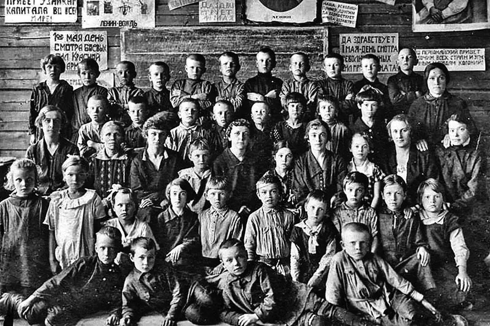 Школьники начало двадцатых годов Занятие в школе в двадцатые годы Занятие в - фото 35