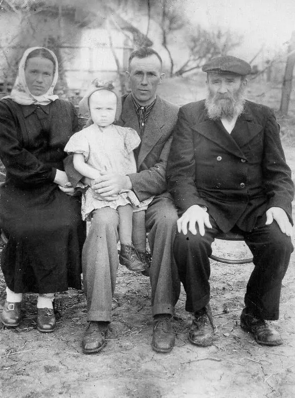Ипатов Николай Митрофанович справа гостях у сына Василия в Украине фото из - фото 31