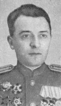 А Д Синяев А А Олейников Снайперы дивизии Справа в первом ряду Ни - фото 11