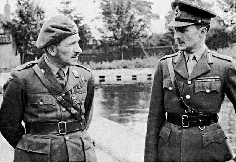 5 Генерал Бой Браунинг справа с командиром польских десантников - фото 22