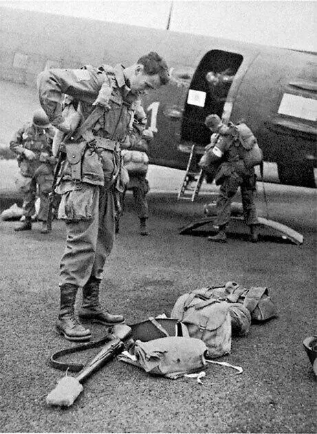 12 Бригадный генерал Джеймс Гэвин 82я воздушнодесантная дивизия 13 21я - фото 29
