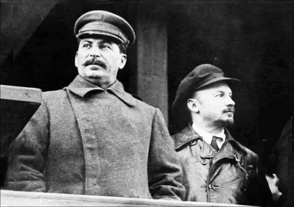 И В Сталин и Н И Бухарин Конец 1920х гг М П Томский А И Рыков - фото 6
