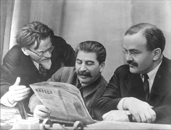 М И Калинин И В Сталин В М Молотов Начало 1930х гг РГАСПИ Н В - фото 15