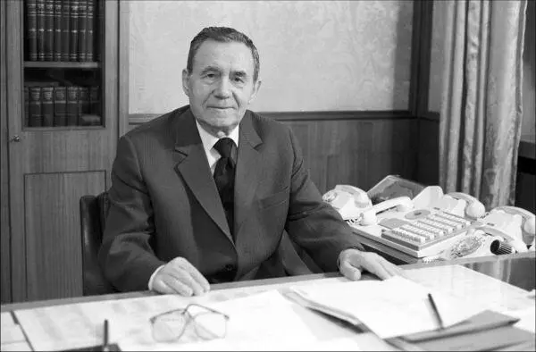 А А Громыко М С Горбачев в группе руководящих товарищей 1980е гг ЦГА - фото 30