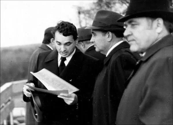 М С Горбачев в группе руководящих товарищей 1980е гг ЦГА Москвы - фото 31