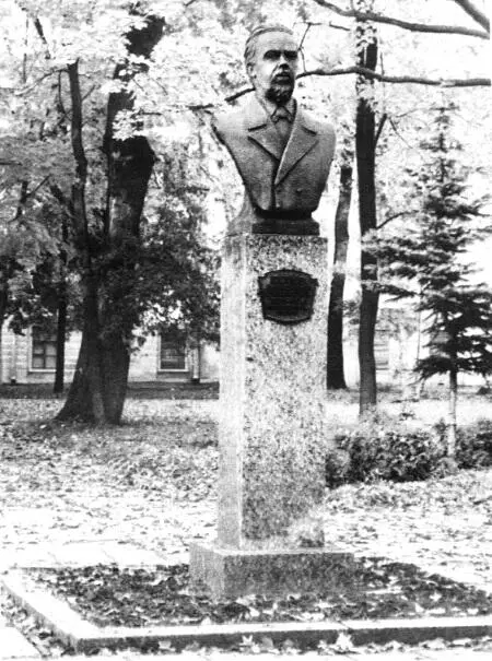 Памятник АС Попову в Кронштадте А С Попов среди преподавателей Минного - фото 112