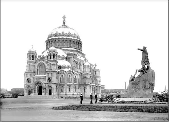Морской собор и памятник СО Макарову на Якорной площади С высочайшего - фото 146