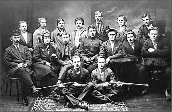Кронштадтский стрелковый кружок им Марти 1935 г Школьники Кронштадта - фото 209