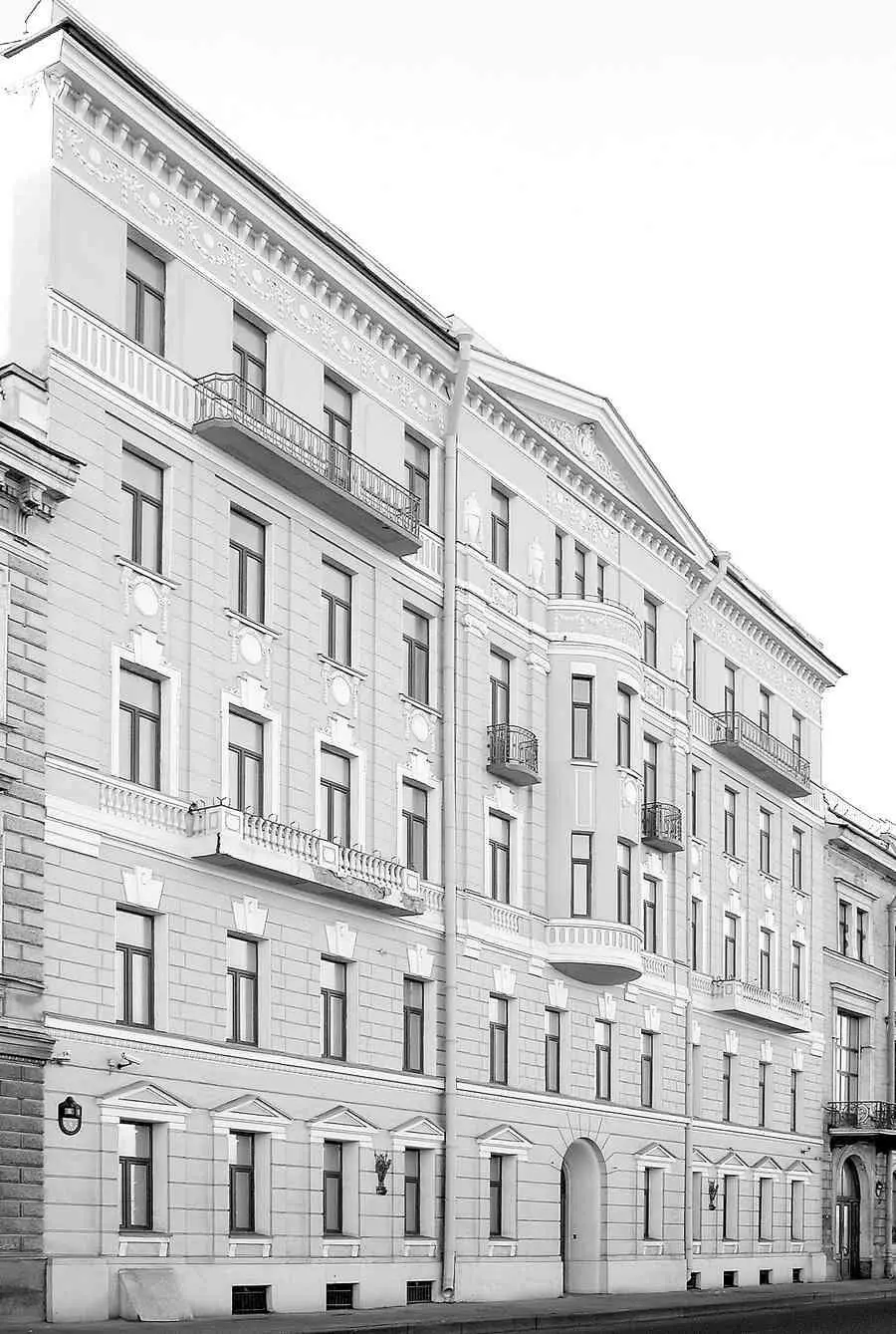 Дом 8 по набережной Кутузова Современное фото В 1783 году дом приобретает - фото 454
