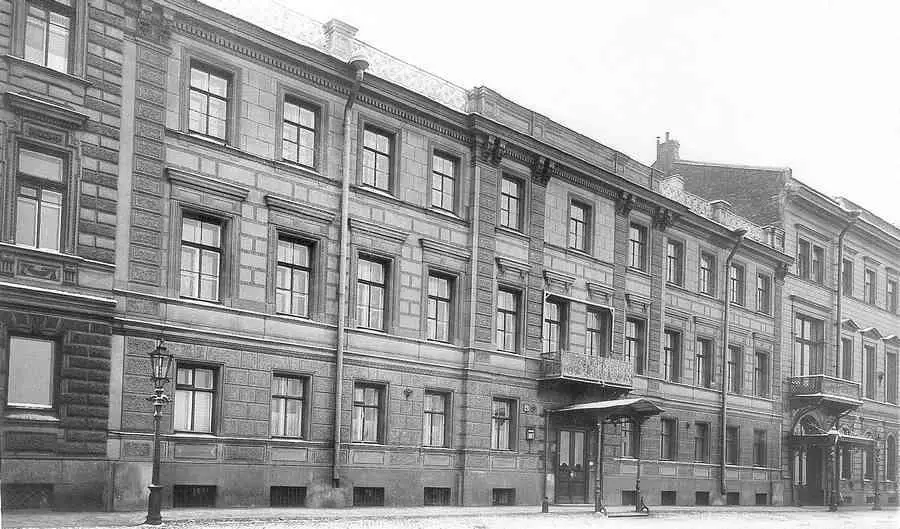 Дом 8 по набережной Кутузова Фото начала XX в В 1865 году князь занял - фото 459