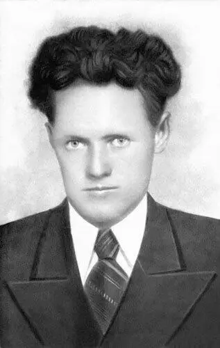 Физрук М И Гончаров 1950 г Супруги Кузины и В Ш Окуджава Детдомовские - фото 5