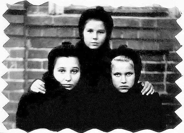 Детдомовские девочки Люся Голяховская Варя Евсикова Изотенкова и Майя - фото 7