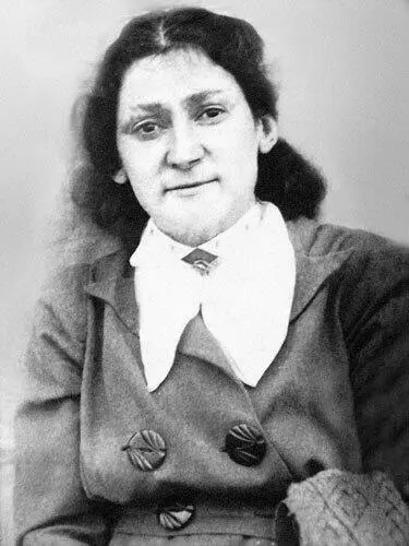 Заведующая районо Клавдия Михайловна Свирина В этом доме на втором этаже тогда - фото 13