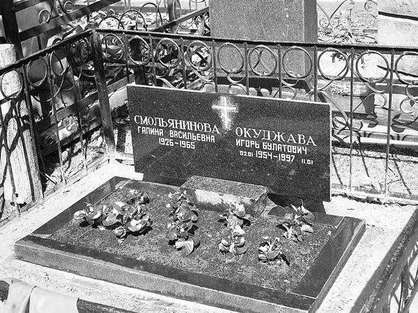 Могила мамы и сына на Востряковском кладбище Примечания 1 В 1998 году во - фото 32