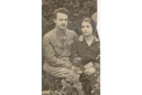 Шалва и Ашхен Фотография обрезана не мной так делали в каждой семье отрезая - фото 9