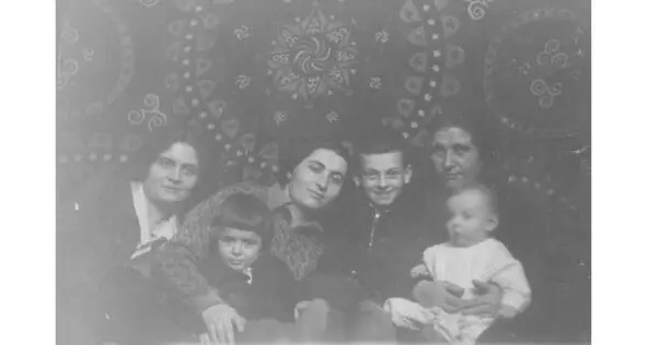 Сиро Инмей Мея Ашхен Булат Мария Вартановна и Витя А в Тифлисе из большой - фото 20