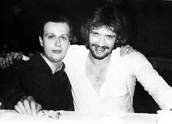 Вадим Верник и Владимир Машков в Доме актера 1990 г Владимир Машков на сборе - фото 18