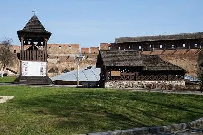 Ил 117 Остатки церкви Иоанна Богослова 1170е гг Внутренний двор замка - фото 150
