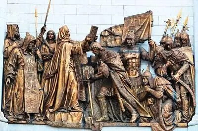 Горельеф Преподобный Сергий благословляет великого князя Дмитрия Донского на - фото 64