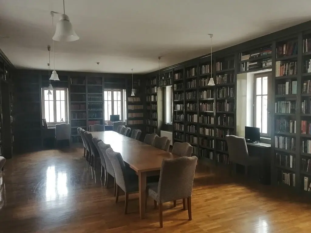 Библиотека в Институте Андрича Вход в Андричград бесплатный в отличие от - фото 11