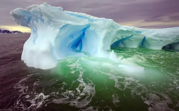 Жизньокеан А наша жизнь она как океан Плывём средь айсбергов из злобы - фото 3